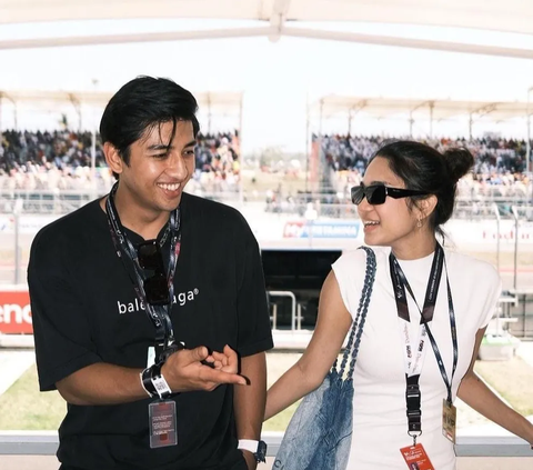 Tampil Cantik Saksikan MotoGP Mandalika, Azizah Salsha Tuai Kritik Gara-gara Foto Ini