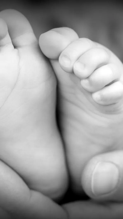 Polisi Selidiki Video Rekam Bayi Ditenggelamkan di Ember Berisi Air<br>