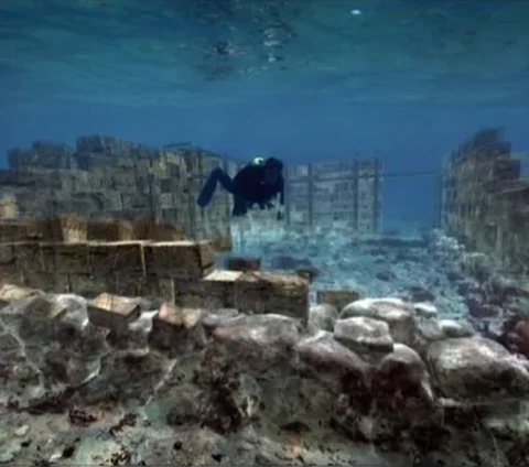 Kota Berusia 5.000 Tahun Ini Ada di Bawah Laut, Ada Jalan Sampai Pemakaman yang Masih Utuh