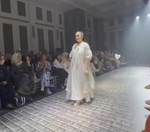 Potret Nagita Slavina Jadi Model Catwalk, Outfit Tak Pernah Gagal - Cantiknya Kayak Bidadari