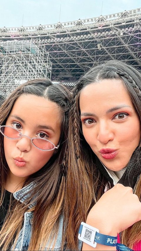 6 Portraits of Celebrities' Closeness with Children who are like Besties, Nia Ramadhani and Mikhayla's Vibes are Friendship Goals