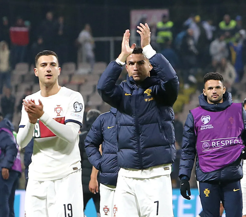 Penampilan Portugal sepanjang delapan laga Grup J Kualifikasi EURO 2024 semakin gemilang. Pada laga yang berlangsung di Stadion Bilino Polje, pada Selasa (17/10/2023), Portugal sukses mencukur habis Bosnia-Herzegovin tanpa ampun dengan skor 5-0.<br>