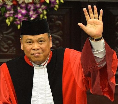 Sosok Saldi Isra dan Arief Hidayat, Hakim MK yang Ungkap Kejanggalan Putusan Kepala Daerah Bisa Jadi Capres Cawapres