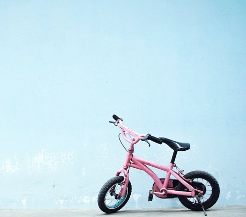 So Sweet, Father Rides His Bike with His Daughter's Pink Bike