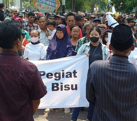 Momen Gibran Datangi Pendemo yang Bakar Kemenyan di Rumah Dinasnya, Kebingungan dan Malah Bilang 'Top' saat Ditanya Keluhan