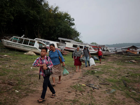 FOTO: Penampakan Sungai Amazon Kering Kerontang, Paling Parah Sejak 121 Tahun Terakhir