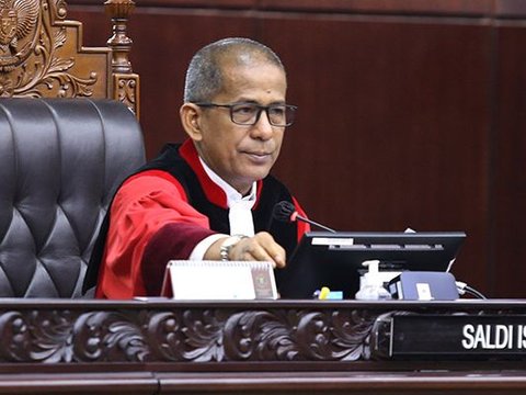 Oddity of MK Granting Lawsuit of Regional Head Can Be Presidential Candidate Vice President, Judge's Decision Changes After Jokowi's Brother-in-Law Attends Meeting