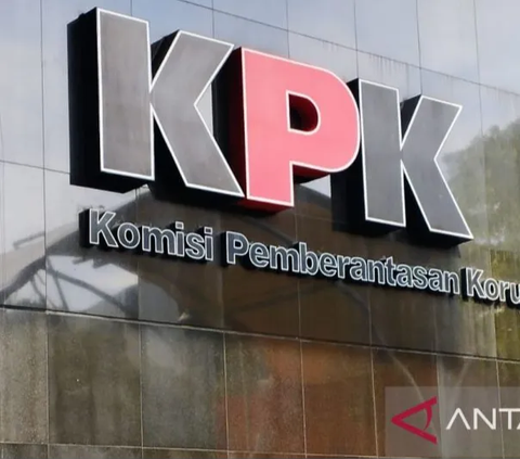 KPK Duga Suami Zaskia Gotik Terima Aliran Duit Korupsi untuk Keperluan Pribadi