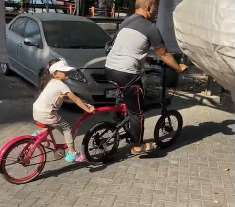 So Sweet, Father Rides His Bike with His Daughter's Pink Bike