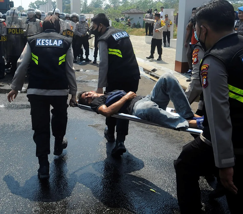 FOTO: Melihat Kesiapan Pasukan Kepolisian Menghadapi Perusuh untuk Pengamanan Pemilu 2024