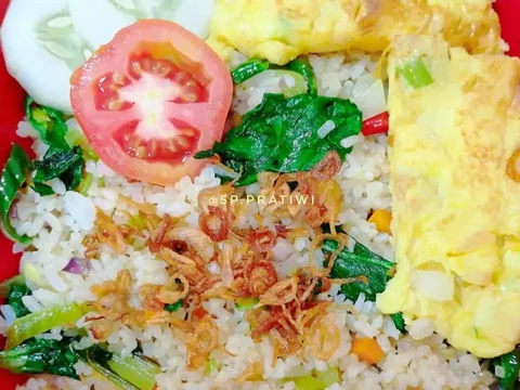 6. Nasi Goreng Omelet