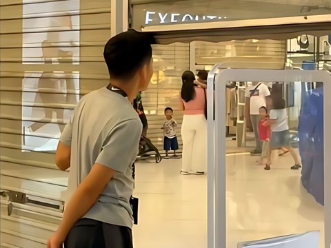 Karyawan Mall Ini Mengaku Pekerjaannya Tidak Menyenangkan, Alasannya Bikin Mewek