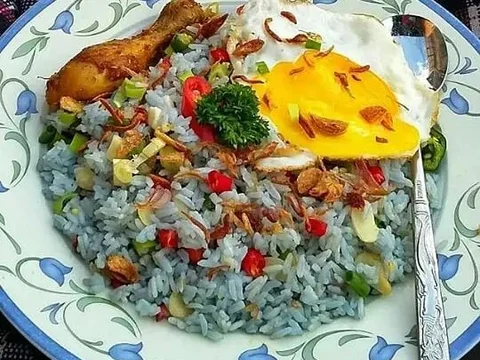 9. Nasi Goreng Bunga Telang