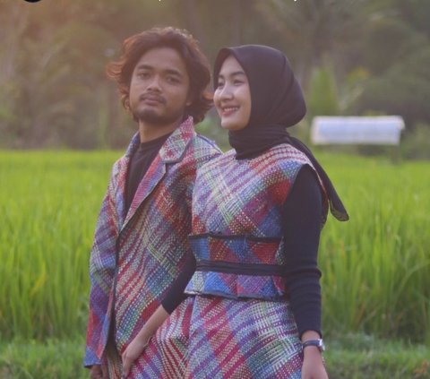 Never Ending Fikri, This Couple Takes Pre-Wedding Photos Using Ancient Mat Outfits, Super Creative!