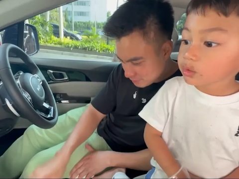 Baim Wong Experiences Car Accident, His Son Almost Thrown Off