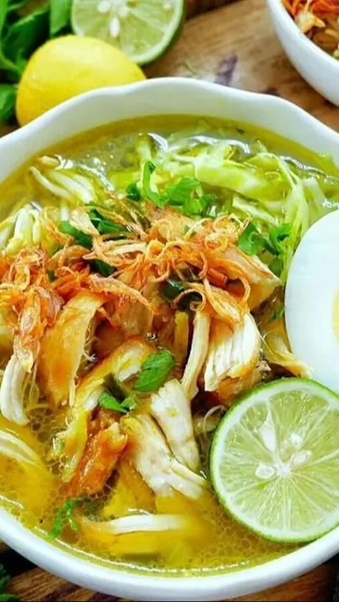 Menikmati Soto Bumbung, Kuliner Khas Klaten yang Disajikan di Atas Wadah Bambu