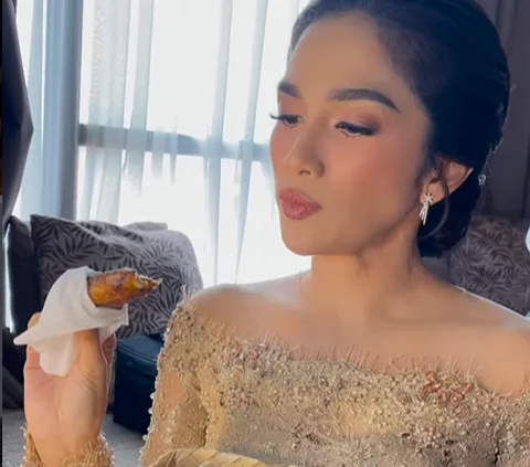 Laugh! Ussy Sulistiawati Shares a Tutorial on Eating Fried Bananas Without Ruining Lipstick