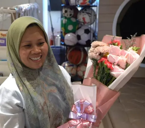 Potret Sus Rini Buat Buket Bunga nan Cantik & Tumpeng Lucu Untuk Wedding Anniversary Raffi dan Nagita
