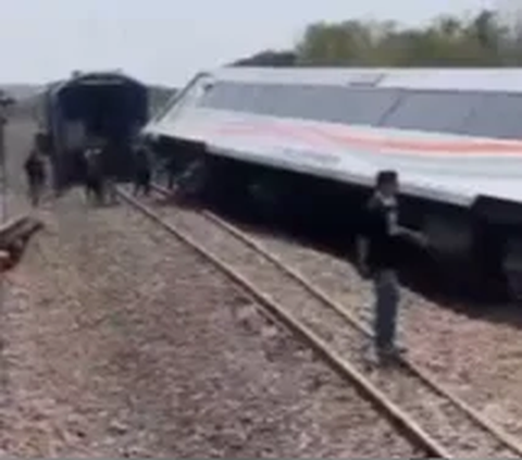 Dua Kereta Anjlok, Jalur Stasiun Wates dan Sentolo Ditutup