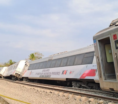 Dua Kereta Anjlok, Jalur Stasiun Wates dan Sentolo Ditutup