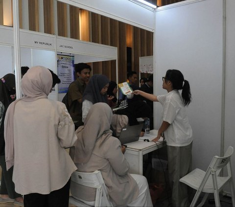 FOTO: Buruan Daftar! 60 Perusahaan se-Jabotabek Buka Lowongan di Bekasi Job Fair 2023