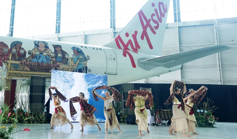 CEO Capital A, Tony Fernandes mengungkapkan bahwa AirAsia yang merupakan maskapai penerbangan di bawah Capital A memiliki minat untuk membuka penerbangan ke Ibu Kota Nusantara (IKN).<br>