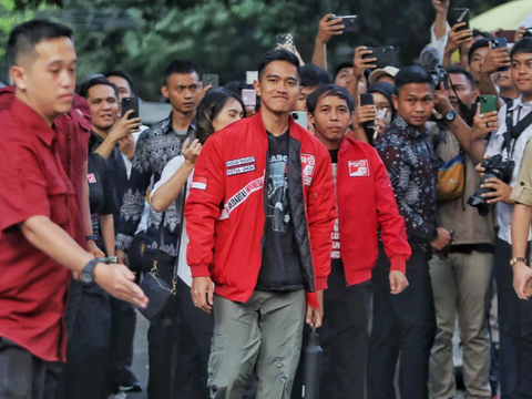 Kaesang Ganti Slogan PSI 'Tegak Lurus Bersama Pak Jokowi'