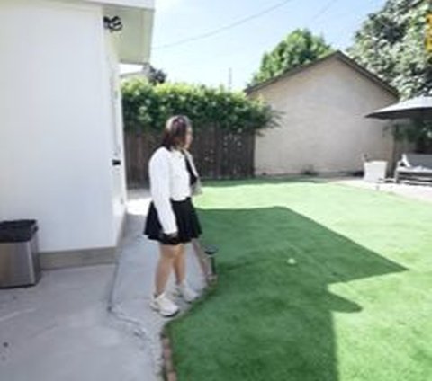 Not Staying at a Hotel, Here are 7 Pictures of Maharani Kemala's Rental House in Los Angeles, the Backyard is Very Spacious!