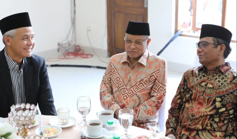 Seorang anggota Tim Ganjar membenarkan nama Mahfud MD menguat menjadi cawapres Ganjar. Selain Mahfud, sebelumnya mantan Gubernur Jawa Barat Ridwan Kamil jadi alternatif lain.<br>