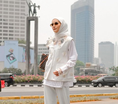 Clean Look Serba Putih untuk Hijaber, Tengok Style Dhatu Rembulan