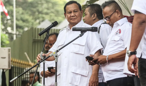 Dasco juga tidak memastikan apakah pendaftaran Prabowo Subianto sebagai calon presiden di KPU akan dilakukan pada akhir pekan.<br>