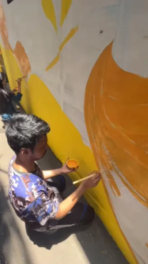 Cara Pemuda di Bandung Ajak Masyarakat Jaga Kesehatan, Gambar Mural Sayur dan Buah di Gang Permukiman