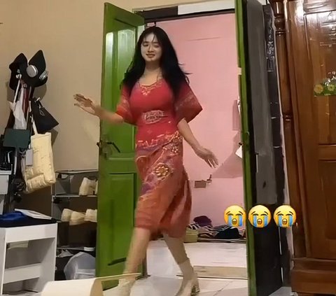 Viral Cewek Fashion Show di Kamar Cuma Pakai Daster, Netizen Berebut Berburu Akun Instagramnya