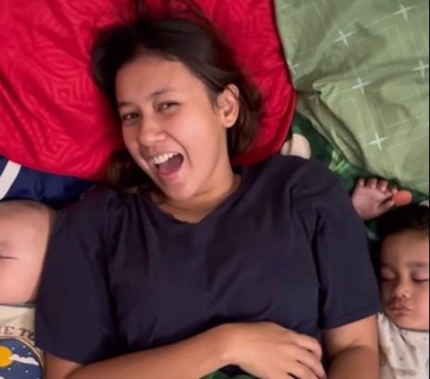 Funny, Mother Parodies the Movie 'Sherina's Adventure as a Housewife'