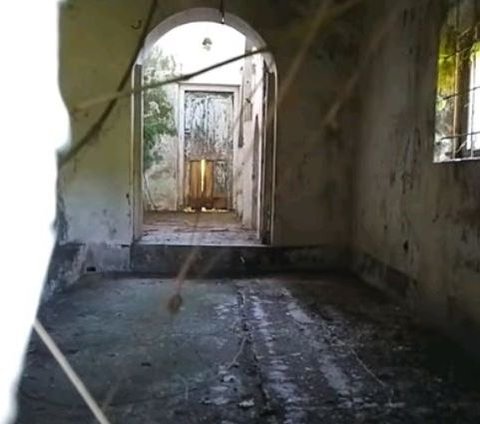 Rumah Tua Peninggalan Belanda Ini Kini Terbengkalai, Ternyata Makam Keluarga Pemiliknya Ada di Halaman Belakang