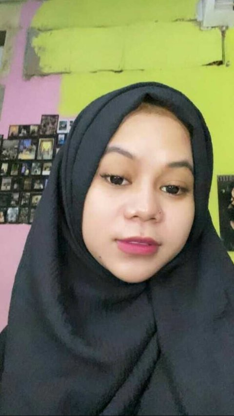 Awalnya sih dia pernah tampil pake hijab dan raih banyak dukungan, tapi sekarang, penampilannya benar-benar berubah.