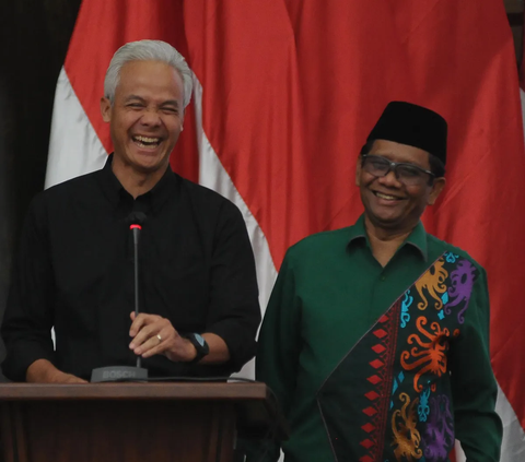 FOTO: Diumumkan Langsung Oleh Megawati, Senyum Mahfud MD Pecah saat Resmi Diputuskan Jadi Cawapres Pendamping Ganjar Pranowo di Pilpres 2024