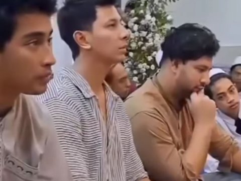 Para Artis Kumpul Bershalawat di Rumah Ummi Pipik, Kehadiran Ammar Zoni jadi Sorotan