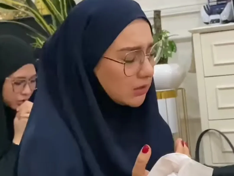 Para Artis Kumpul Bershalawat di Rumah Ummi Pipik, Kehadiran Ammar Zoni jadi Sorotan