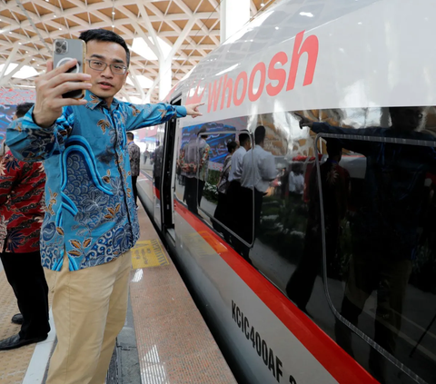 Harga Tiket Kereta Cepat Whoosh Dibanderol Rp600.000 untuk First Class