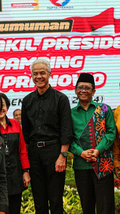 Momen Unik Mahfud Ajak Tos 'Dicueki' Ganjar Usai Diumumkan Megawati<br>