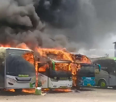 Hanguskan Lima Unit Bus, Ini 5 Fakta Kebakaran Pool Bus Sahabat di Cirebon