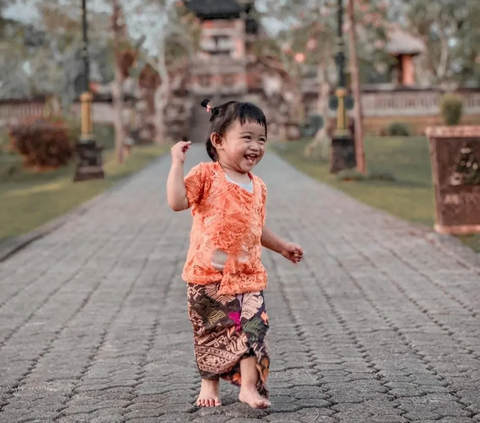 Lucunya Moana Anak Ria Ricis Pakai Baju Adat Bali, Sang Ibu 'Bestie dari Rahim Sendiri'