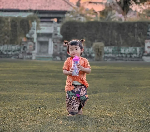 Lucunya Moana Anak Ria Ricis Pakai Baju Adat Bali, Sang Ibu 'Bestie dari Rahim Sendiri'