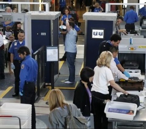 Shocking Discovery of a Mysterious Object Forces the Plane to Turn Back, Thought to be a Bomb Turns Out to be Disgusting Object