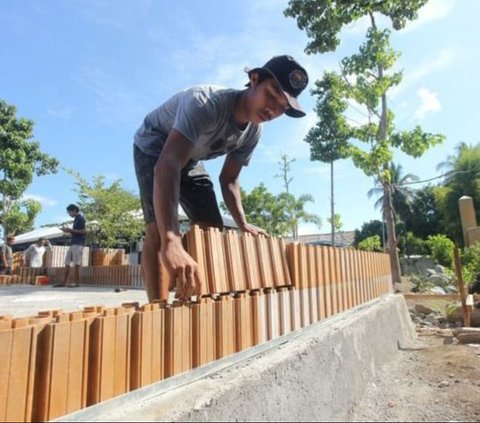 Unik! SD Ini Terbuat dari Limbah Sampah Plastik, Pembangunannya Cuma Butuh Waktu 5 Jam & Tahan Gempa