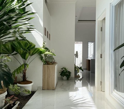 9 Pictures of Garden Designs in the Middle of the House, Making it Bright and Serene