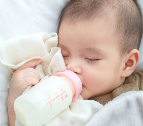 Campur ASI dan Susu Formula dalam Botol yang Sama, Amankah?