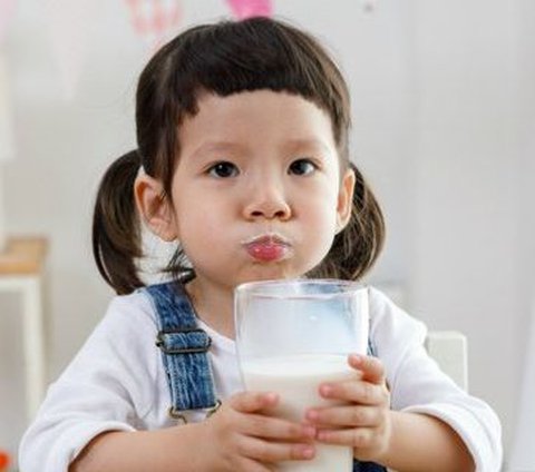 Campur ASI dan Susu Formula dalam Botol yang Sama, Amankah?