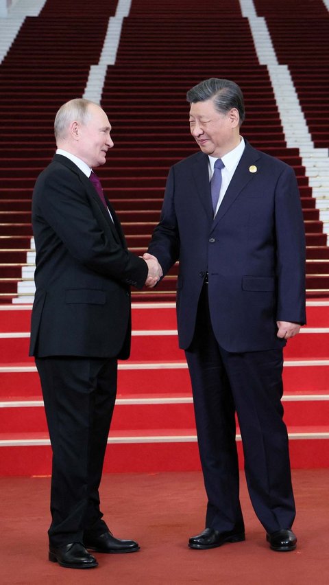 FOTO: Senyum Merekah Putin dan Xi Jinping Perlihatkan Persahabatan Mendalam di Beijing
